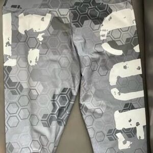 NWOT: CUE Women’s Leggings Size S Firm Support